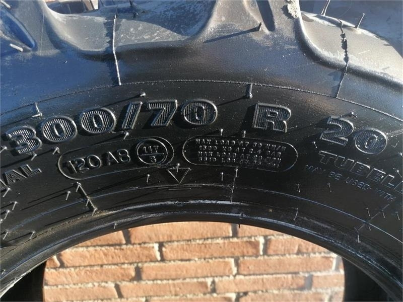 Kleber 300/70R20 - Шина для Коммунальной и специальной техники: фото 4 Kleber 300/70R20 - Шина для Коммунальной и специальной техники: фото 4