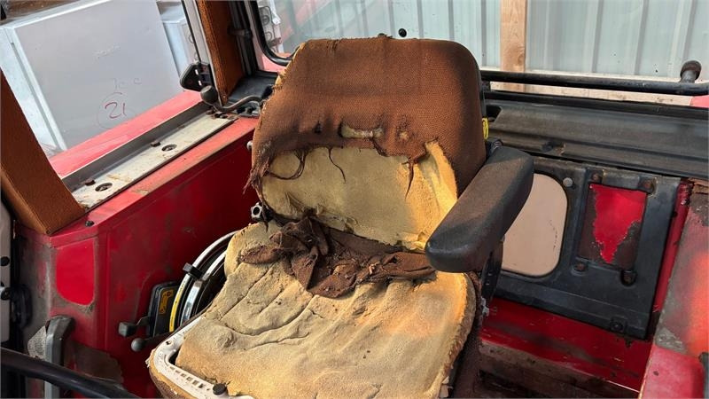 Massey Ferguson 699  - Трактор: фото 4 Massey Ferguson 699  - Трактор: фото 4