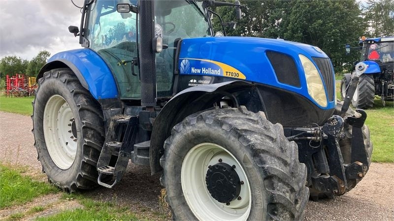 New Holland T7030 - Трактор: фото 4 New Holland T7030 - Трактор: фото 4