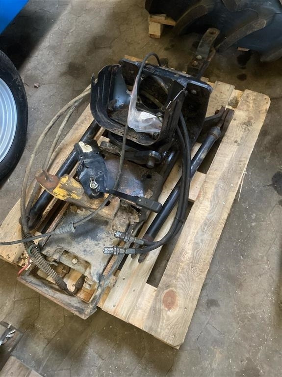 New Holland T7030 Hitchtræk - Сцепное устройство для Тракторов: фото 1 New Holland T7030 Hitchtræk - Сцепное устройство для Тракторов: фото 1