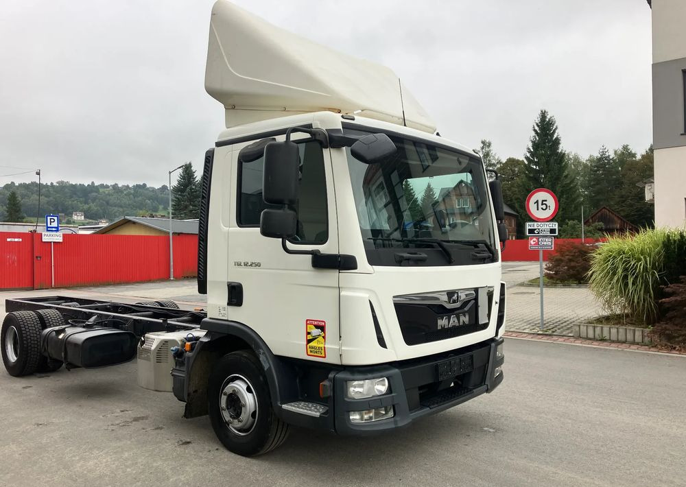 MAN Man TGM 12.250 euro 6 ramo do zabudowy Pomoc drogowa laweta kiper - Грузовик-шасси: фото 2 MAN Man TGM 12.250 euro 6 ramo do zabudowy Pomoc drogowa laweta kiper - Грузовик-шасси: фото 2