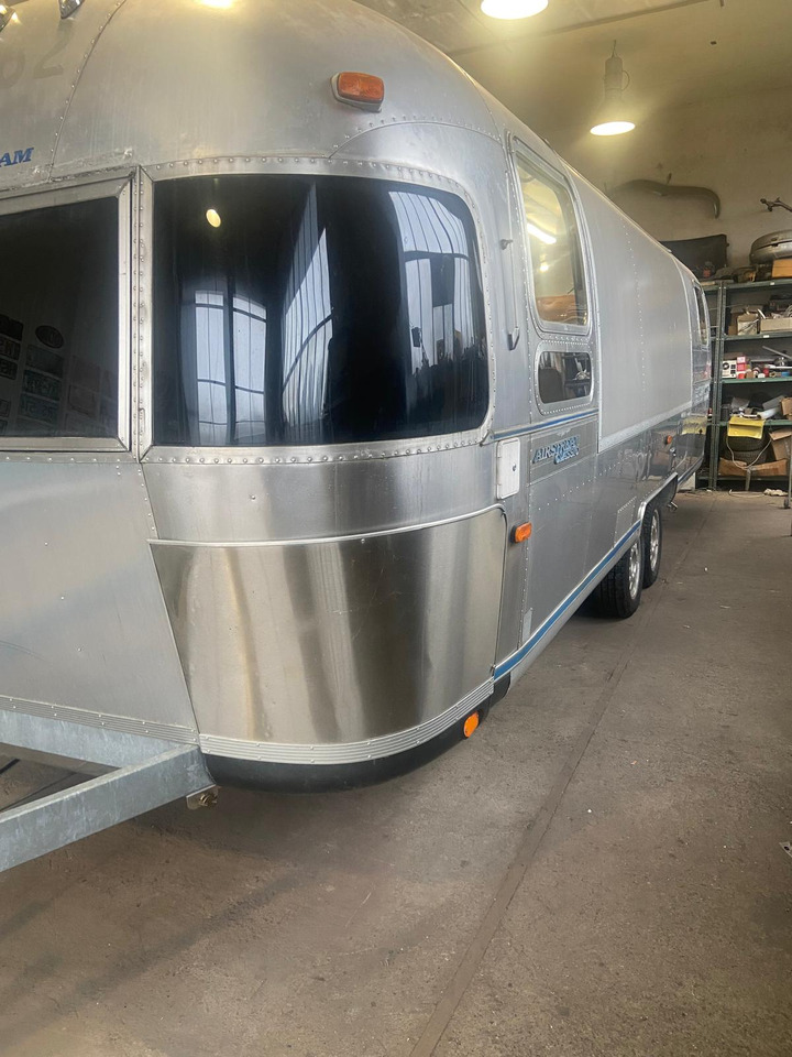 Торговый прицеп 1992 Airstream Classic 1992 Airstream Classic – Fully Rebuilt Vintage Travel Trailer: фото 11