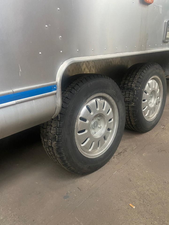 Торговый прицеп 1992 Airstream Classic 1992 Airstream Classic – Fully Rebuilt Vintage Travel Trailer: фото 10