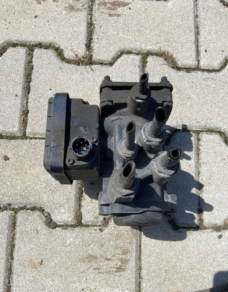Modulator hamulcowy Europa MAN TGX TGS euro 6 zawór Knorr - Детали тормозной системы для Грузовиков: фото 1 Modulator hamulcowy Europa MAN TGX TGS euro 6 zawór Knorr - Детали тормозной системы для Грузовиков: фото 1