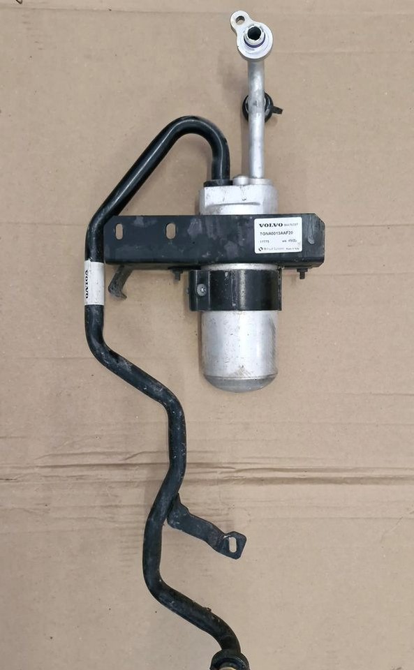 VOLVO FH4 FH5 SKRAPLACZ KLIMATYZACJI - Конденсатор для Грузовиков: фото 1 VOLVO FH4 FH5 SKRAPLACZ KLIMATYZACJI - Конденсатор для Грузовиков: фото 1