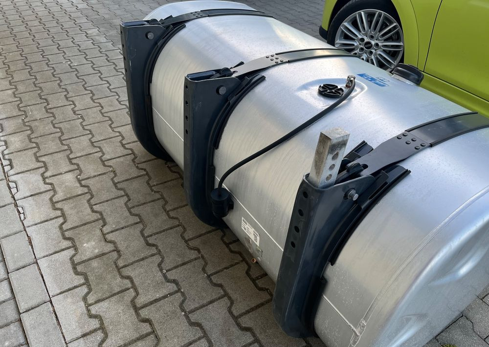 Zbiornik paliwa Scania Super R S 700 L kompletny bak NGS NGR - Подготовка топлива для Грузовиков: фото 4 Zbiornik paliwa Scania Super R S 700 L kompletny bak NGS NGR - Подготовка топлива для Грузовиков: фото 4