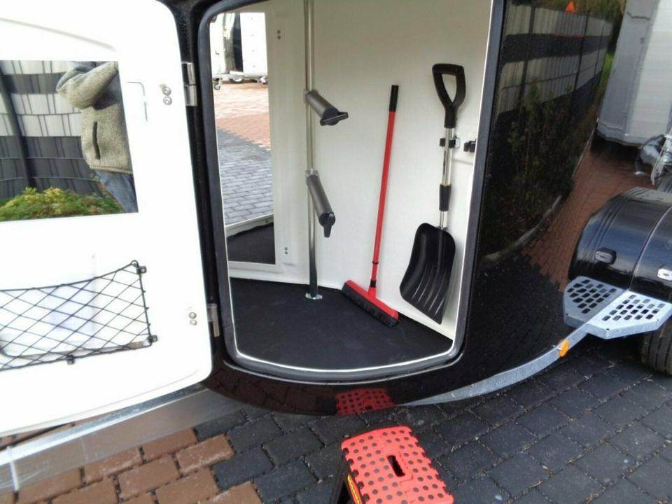 Böckmann Pferdeanhänger Grand Master WCF, 2,7 to.,100 km/h, Video - Прицеп-коневоз: фото 4 Böckmann Pferdeanhänger Grand Master WCF, 2,7 to.,100 km/h, Video - Прицеп-коневоз: фото 4