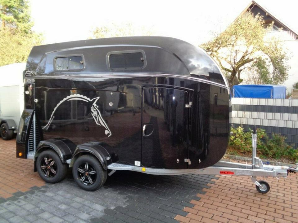 Böckmann Pferdeanhänger Grand Master WCF, 2,7 to.,100 km/h, Video - Прицеп-коневоз: фото 1 Böckmann Pferdeanhänger Grand Master WCF, 2,7 to.,100 km/h, Video - Прицеп-коневоз: фото 1