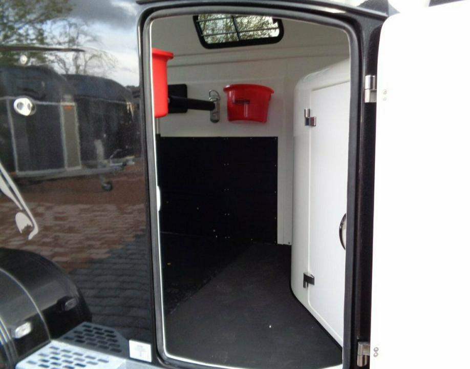 Böckmann Pferdeanhänger Grand Master WCF, 2,7 to.,100 km/h, Video - Прицеп-коневоз: фото 5 Böckmann Pferdeanhänger Grand Master WCF, 2,7 to.,100 km/h, Video - Прицеп-коневоз: фото 5