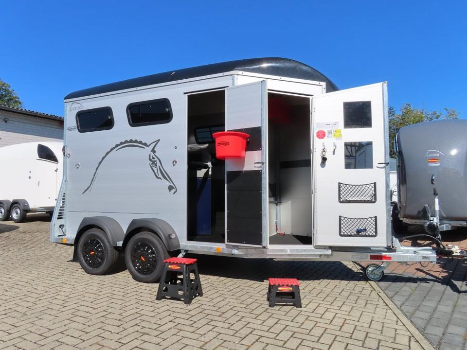 Pferdeanhänger Böckmann Portax L-SR Kamera WCF-Fahrwerk - Прицеп-коневоз: фото 1 Pferdeanhänger Böckmann Portax L-SR Kamera WCF-Fahrwerk - Прицеп-коневоз: фото 1