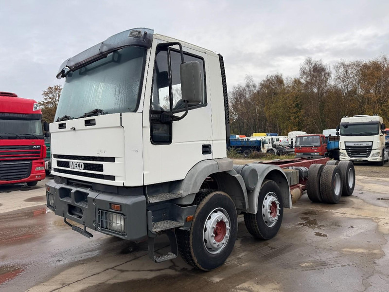 Iveco Eurotrakker 340 E 34 (GRAND PONT / LAMES / POMPE MANUELLE / BOITE MANUELLE / 12 ROUES) - Грузовик-шасси: фото 1 Iveco Eurotrakker 340 E 34 (GRAND PONT / LAMES / POMPE MANUELLE / BOITE MANUELLE / 12 ROUES) - Грузовик-шасси: фото 1