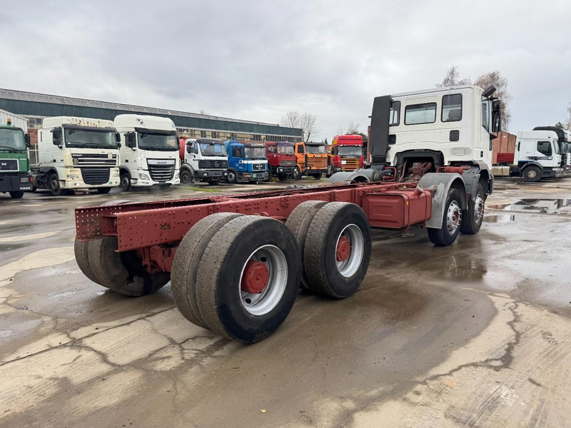 Iveco Eurotrakker 340 E 34 (GRAND PONT / LAMES / POMPE MANUELLE / BOITE MANUELLE / 12 ROUES) - Грузовик-шасси: фото 5 Iveco Eurotrakker 340 E 34 (GRAND PONT / LAMES / POMPE MANUELLE / BOITE MANUELLE / 12 ROUES) - Грузовик-шасси: фото 5
