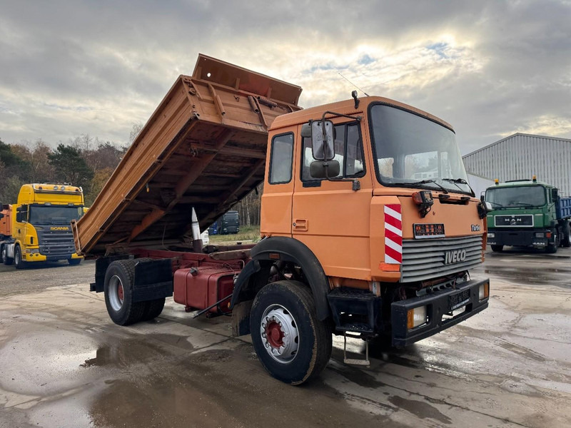 Iveco Turbostar 190 - 30 (BIG AXLE & STEEL SUSPENSION / GRAND PONT & LAMES / 6 CYLINDER WITH RADIATOR) - Самосвал: фото 3 Iveco Turbostar 190 - 30 (BIG AXLE & STEEL SUSPENSION / GRAND PONT & LAMES / 6 CYLINDER WITH RADIATOR) - Самосвал: фото 3