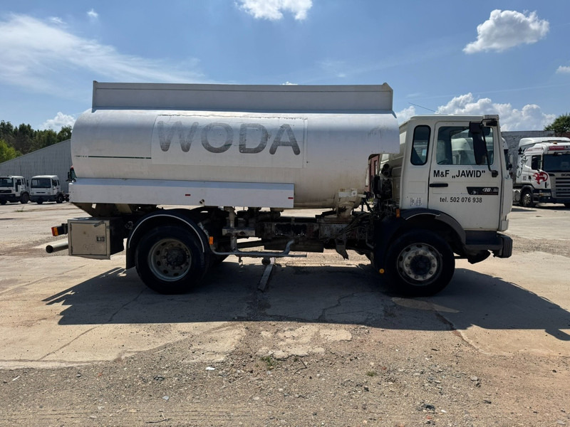 Renault M 210 Midliner (9500 L / 3 x COMPARTIMENTS / LAMES / POMPE MANUELLE) - Грузовик-цистерна: фото 4 Renault M 210 Midliner (9500 L / 3 x COMPARTIMENTS / LAMES / POMPE MANUELLE) - Грузовик-цистерна: фото 4