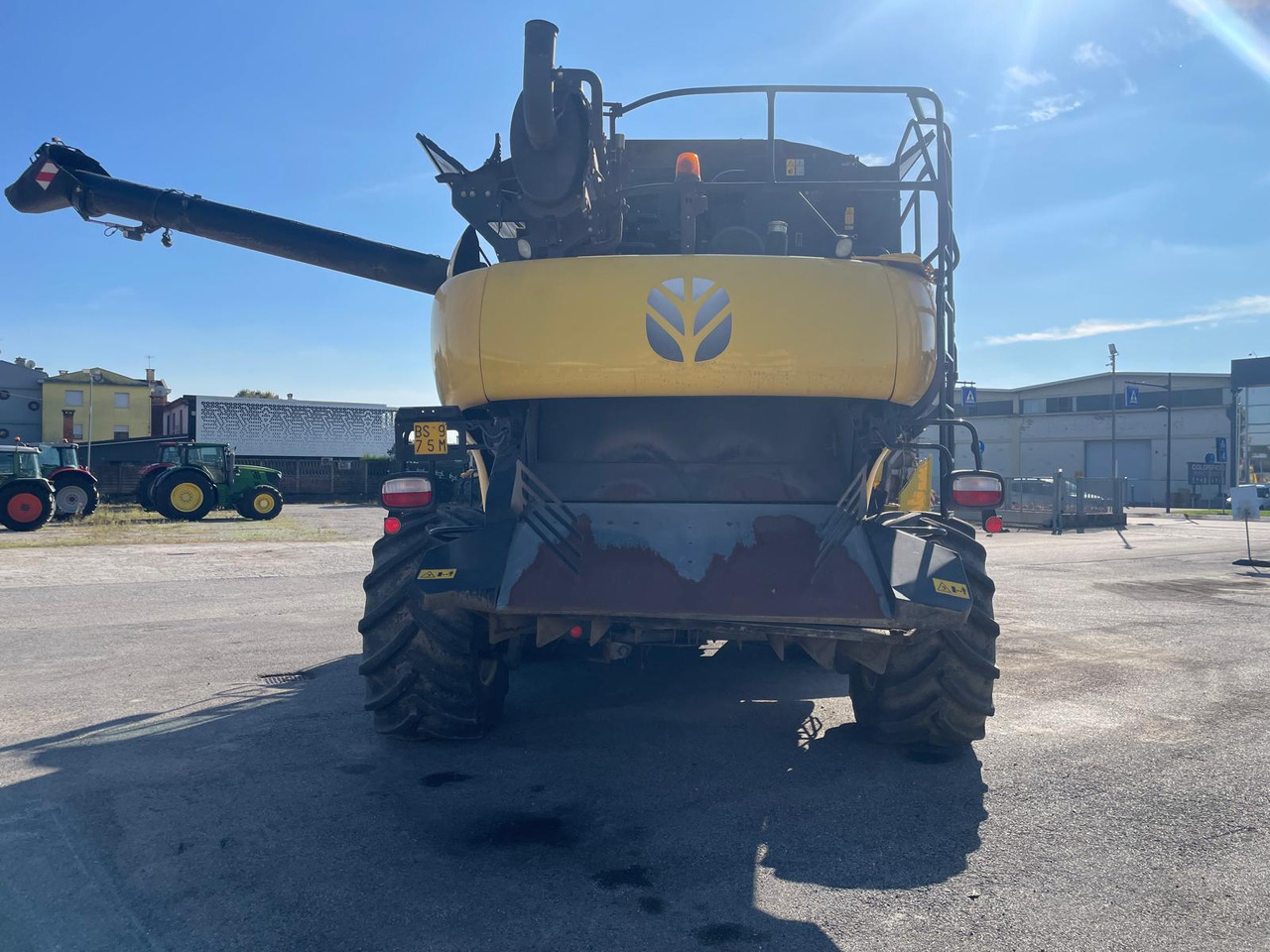 NEW HOLLAND MIETITREBBIA CR 9.90 - Зерноуборочный комбайн: фото 4 NEW HOLLAND MIETITREBBIA CR 9.90 - Зерноуборочный комбайн: фото 4