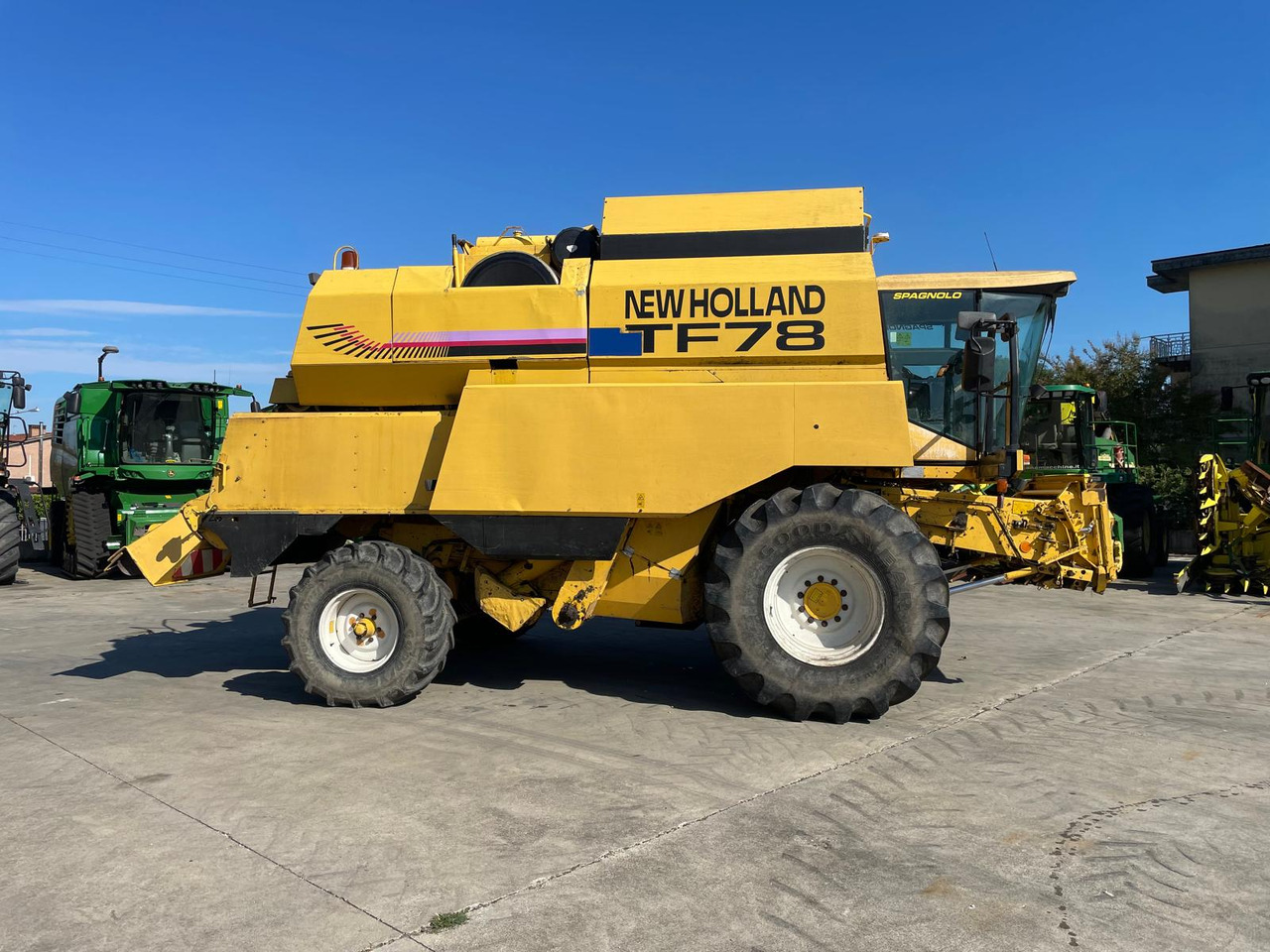 NEW HOLLAND MIETITREBBIA TF 78 - Зерноуборочный комбайн: фото 5 NEW HOLLAND MIETITREBBIA TF 78 - Зерноуборочный комбайн: фото 5