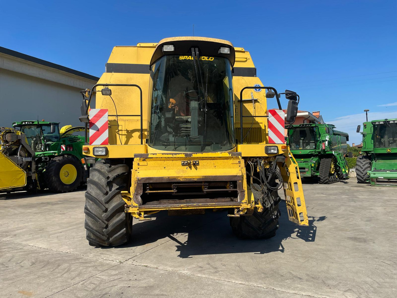 NEW HOLLAND MIETITREBBIA TF 78 - Зерноуборочный комбайн: фото 2 NEW HOLLAND MIETITREBBIA TF 78 - Зерноуборочный комбайн: фото 2