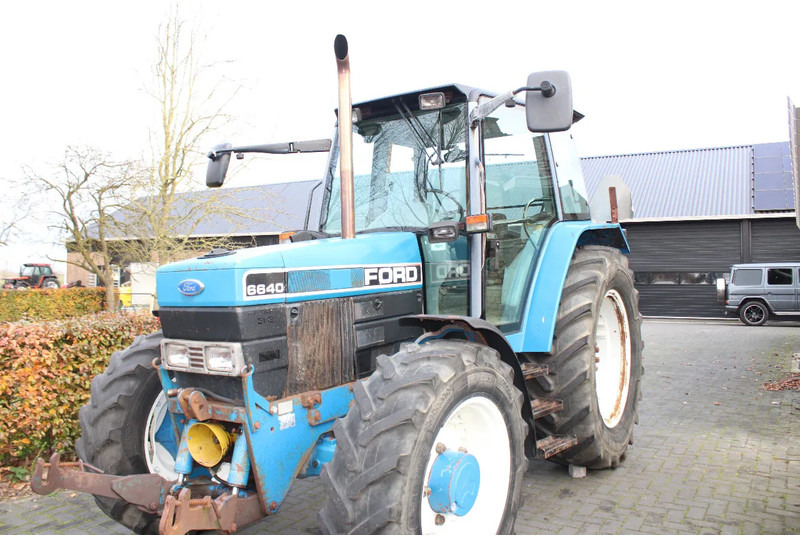 New Holland 6640 met turbo fronthef en front pto - Трактор: фото 5 New Holland 6640 met turbo fronthef en front pto - Трактор: фото 5