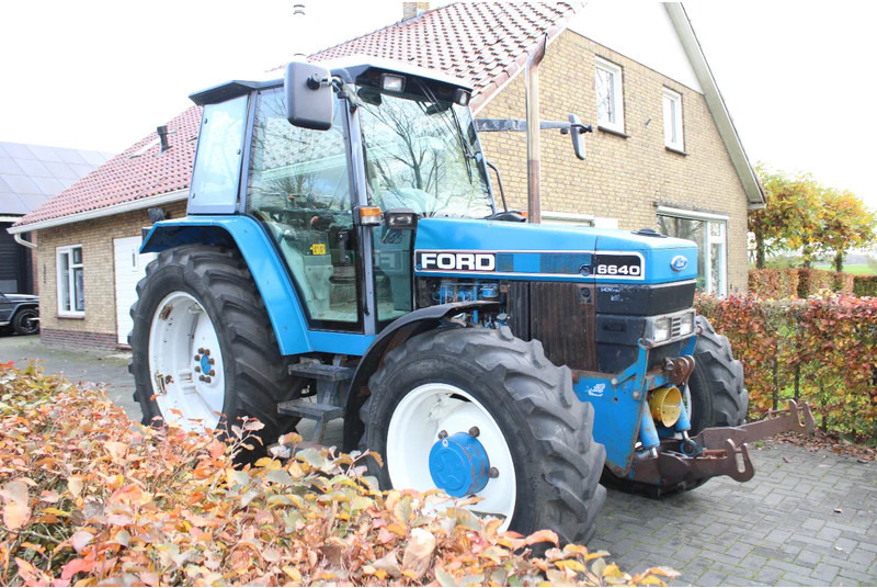 New Holland 6640 met turbo fronthef en front pto - Трактор: фото 1 New Holland 6640 met turbo fronthef en front pto - Трактор: фото 1