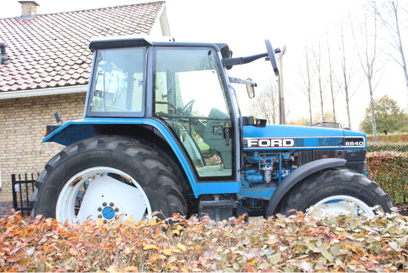 New Holland 6640 met turbo fronthef en front pto - Трактор: фото 2 New Holland 6640 met turbo fronthef en front pto - Трактор: фото 2