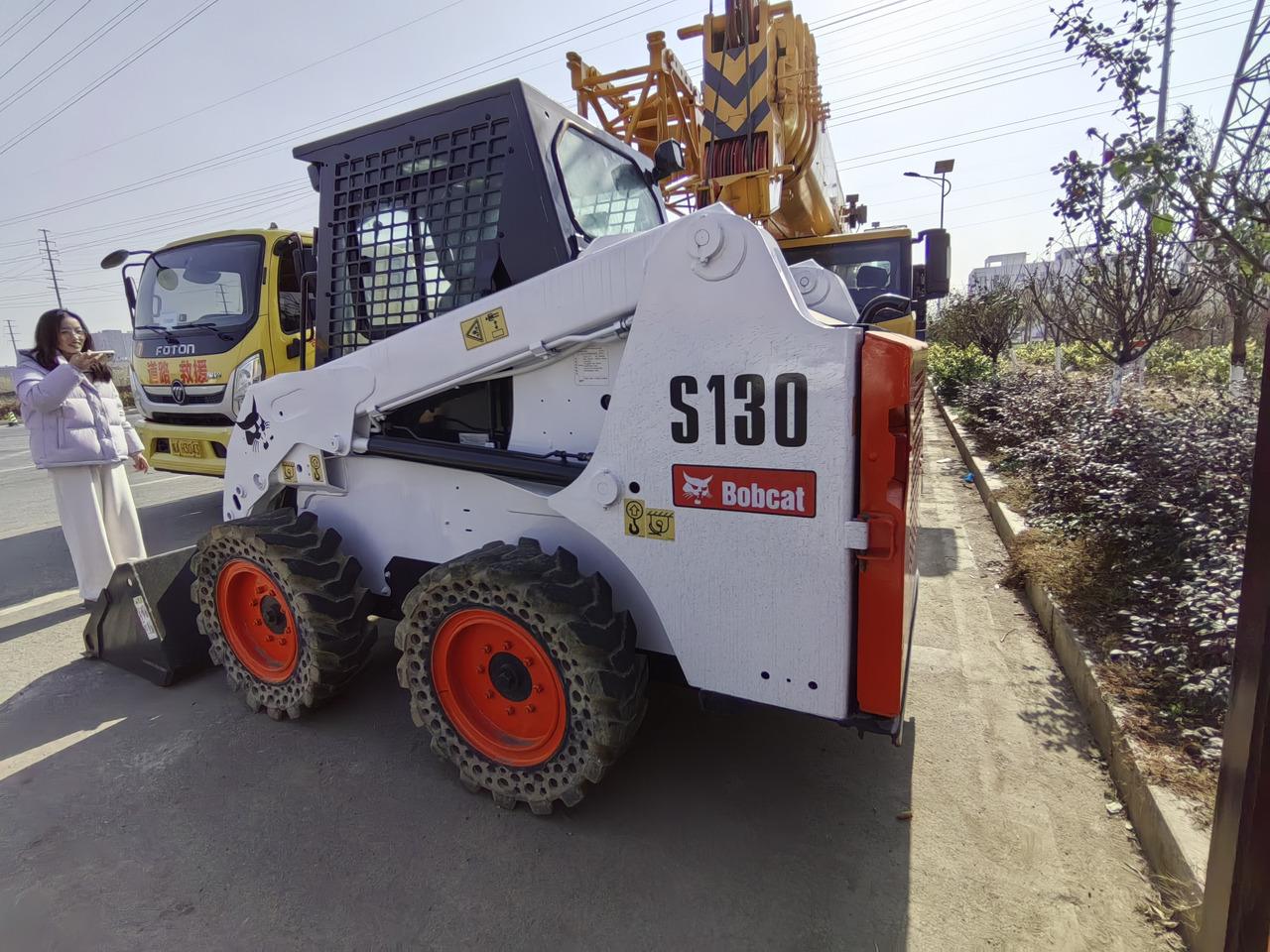 BOBCAT S130 - Мини-погрузчик с бортовым поворотом: фото 1 BOBCAT S130 - Мини-погрузчик с бортовым поворотом: фото 1