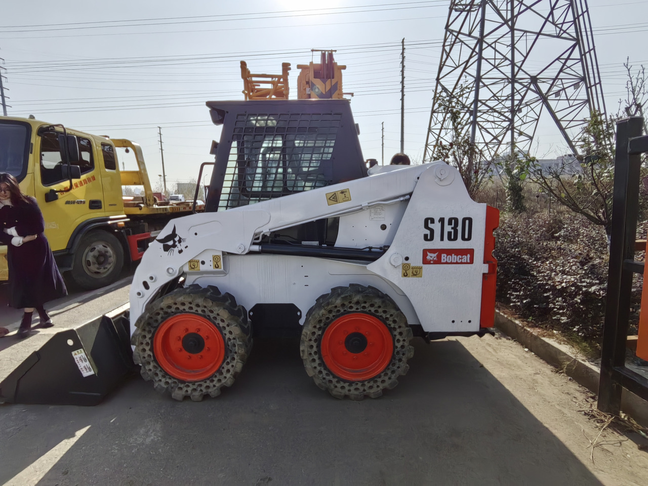 BOBCAT S130 - Мини-погрузчик с бортовым поворотом: фото 3 BOBCAT S130 - Мини-погрузчик с бортовым поворотом: фото 3