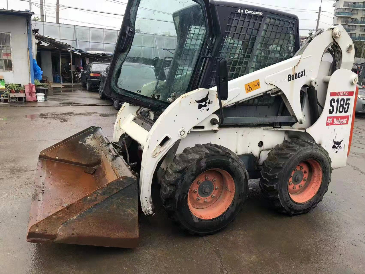 BOBCAT S185 - Мини-погрузчик с бортовым поворотом: фото 4 BOBCAT S185 - Мини-погрузчик с бортовым поворотом: фото 4