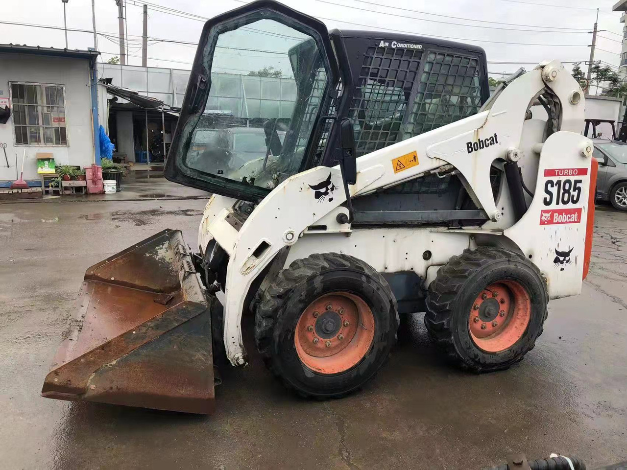 BOBCAT S185 - Мини-погрузчик с бортовым поворотом: фото 5 BOBCAT S185 - Мини-погрузчик с бортовым поворотом: фото 5