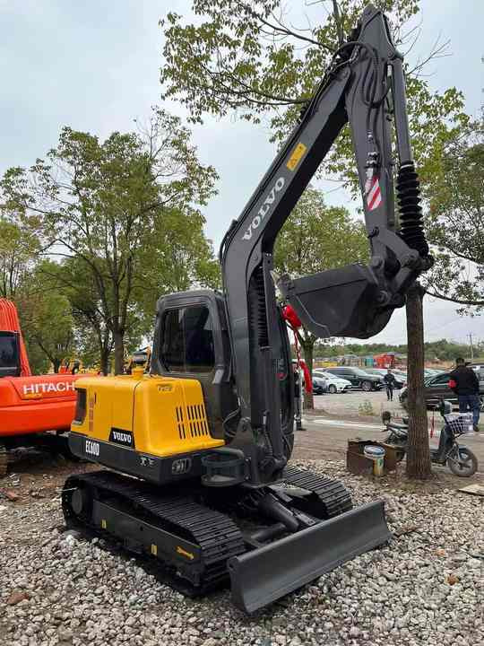 China Brand Used Volvo EC60D Mini Excavator 6ton Crawler Earth Digger Machine for Sale - Мини-экскаватор: фото 4 China Brand Used Volvo EC60D Mini Excavator 6ton Crawler Earth Digger Machine for Sale - Мини-экскаватор: фото 4