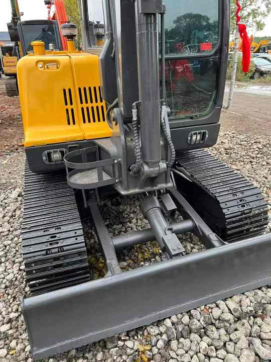 China Brand Used Volvo EC60D Mini Excavator 6ton Crawler Earth Digger Machine for Sale - Мини-экскаватор: фото 5 China Brand Used Volvo EC60D Mini Excavator 6ton Crawler Earth Digger Machine for Sale - Мини-экскаватор: фото 5