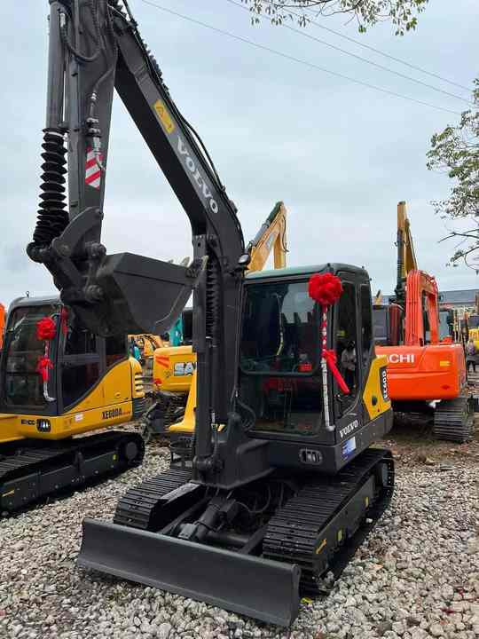 China Brand Used Volvo EC60D Mini Excavator 6ton Crawler Earth Digger Machine for Sale - Мини-экскаватор: фото 2 China Brand Used Volvo EC60D Mini Excavator 6ton Crawler Earth Digger Machine for Sale - Мини-экскаватор: фото 2