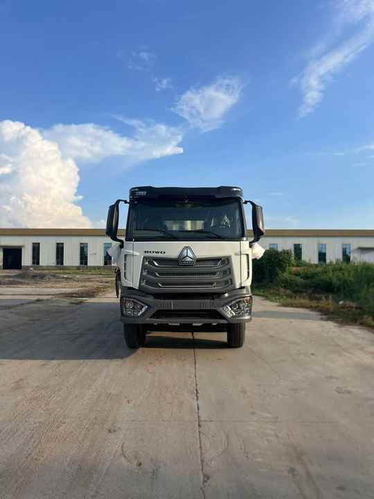 Good Performance Howo Brand 8*4 Dump Truck Used Howo 371 375 400 Horsepower 6*4 8*4 Wheels on Sale - Самосвал: фото 4 Good Performance Howo Brand 8*4 Dump Truck Used Howo 371 375 400 Horsepower 6*4 8*4 Wheels on Sale - Самосвал: фото 4