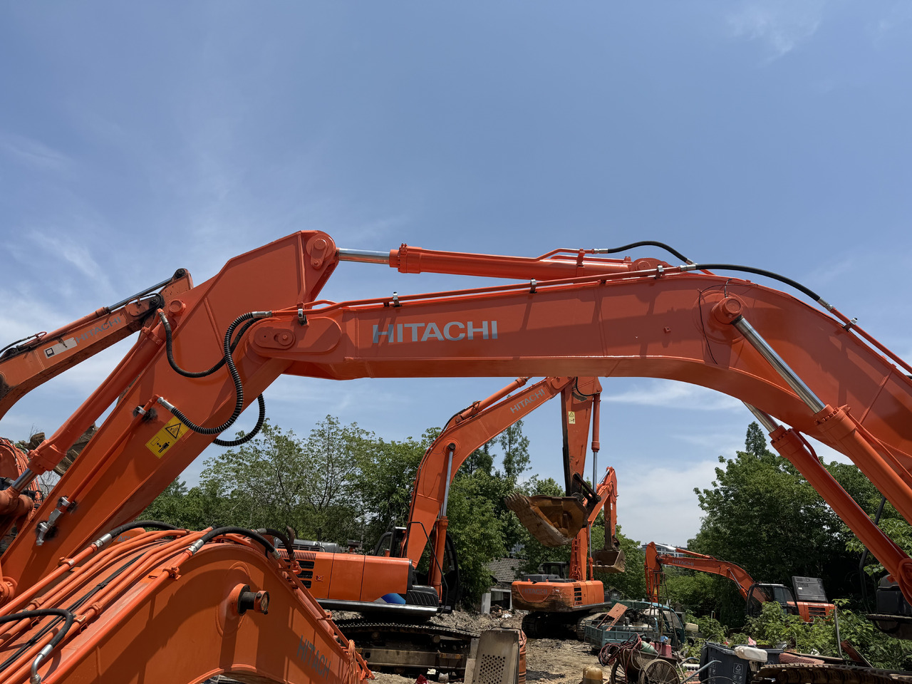 HITACHI Used 350-5g Excavator - Колёсный экскаватор: фото 1 HITACHI Used 350-5g Excavator - Колёсный экскаватор: фото 1