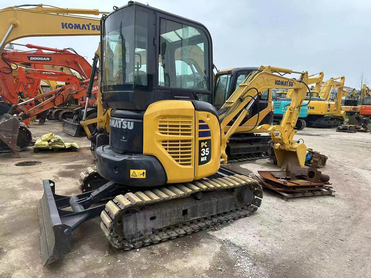 KOMATSU PC35 - Мини-экскаватор: фото 3 KOMATSU PC35 - Мини-экскаватор: фото 3