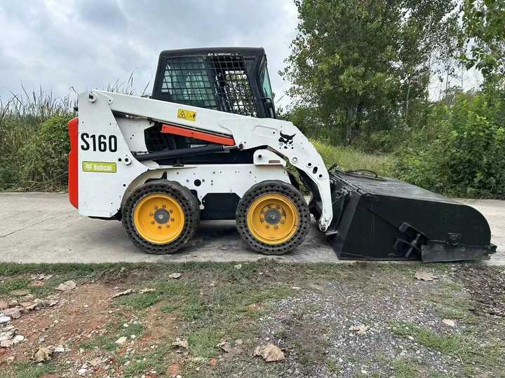 USED BOBCAT S160 Skid-steer Loader with Very Good Performance Is for Sale at a Low Price. - Мини-погрузчик с бортовым поворотом: фото 3 USED BOBCAT S160 Skid-steer Loader with Very Good Performance Is for Sale at a Low Price. - Мини-погрузчик с бортовым поворотом: фото 3