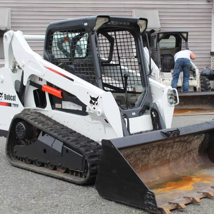 Used Bobcat T590 UsedSkid Steer Loader with Good Condition for Sale S160 S300 S185 S330 - Мини-погрузчик с бортовым поворотом: фото 1 Used Bobcat T590 UsedSkid Steer Loader with Good Condition for Sale S160 S300 S185 S330 - Мини-погрузчик с бортовым поворотом: фото 1