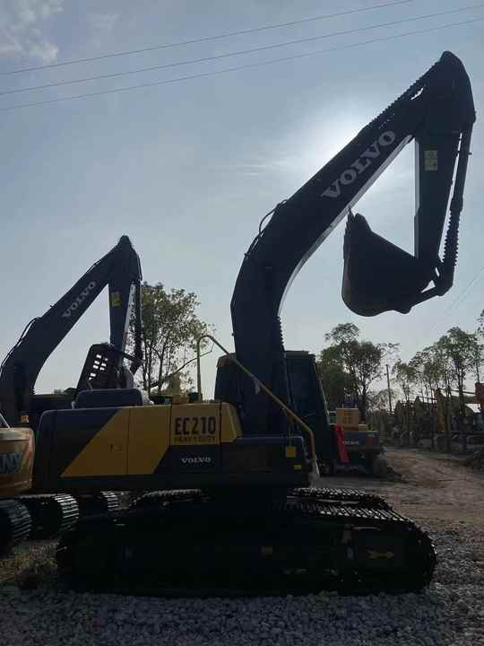 Used Heavy Construction Equipment Volvo EC210 Second Hand Excavator Used Machine Hot Sale - Гусеничный экскаватор: фото 5 Used Heavy Construction Equipment Volvo EC210 Second Hand Excavator Used Machine Hot Sale - Гусеничный экскаватор: фото 5