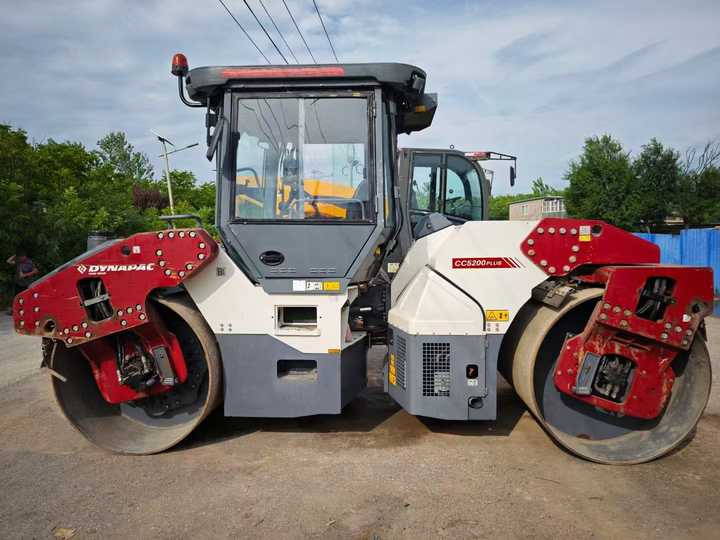 Used Original Dynapac CC5200 Double Drum Vibratory Roller Dynapac 5200 15 Tons Compactor Roller Road Machinery on Sale - Дорожный каток: фото 2 Used Original Dynapac CC5200 Double Drum Vibratory Roller Dynapac 5200 15 Tons Compactor Roller Road Machinery on Sale - Дорожный каток: фото 2