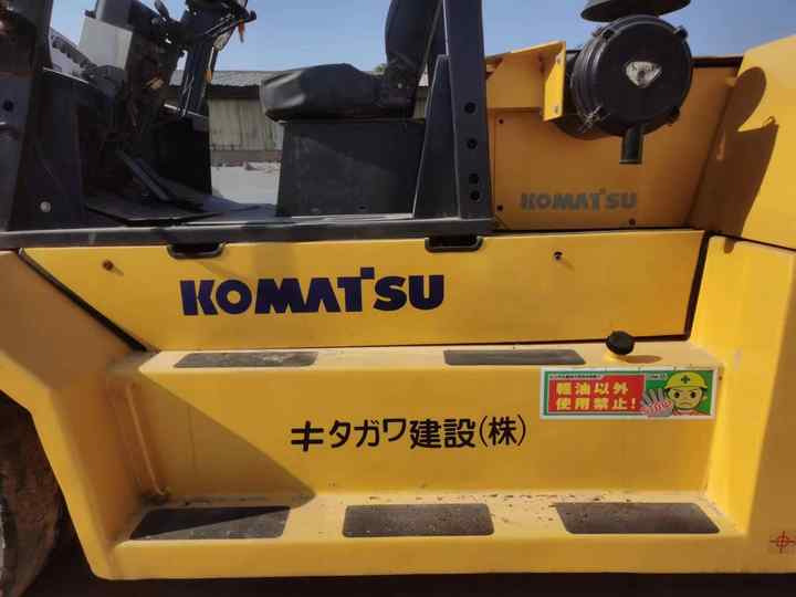 Used Original Japan Brand komatsu 15tons Forklift for Sale Low Working Hours Strong Power - Вилочный погрузчик: фото 4 Used Original Japan Brand komatsu 15tons Forklift for Sale Low Working Hours Strong Power - Вилочный погрузчик: фото 4
