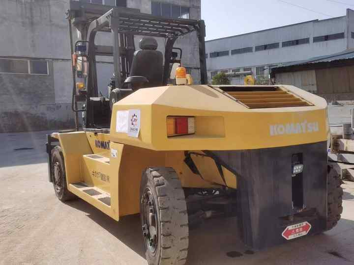 Used Original Japan Brand komatsu 15tons Forklift for Sale Low Working Hours Strong Power - Вилочный погрузчик: фото 2 Used Original Japan Brand komatsu 15tons Forklift for Sale Low Working Hours Strong Power - Вилочный погрузчик: фото 2