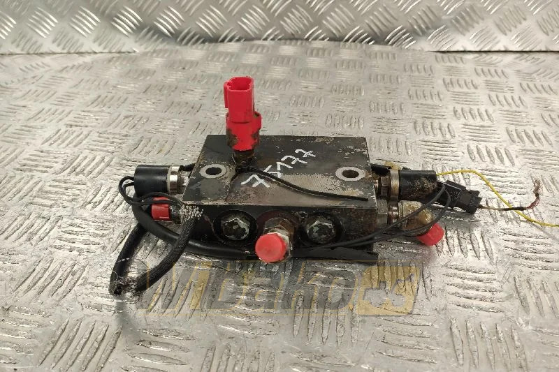 Komatsu WA430-6 - Гидравлический клапан для Строительной техники: фото 1 Komatsu WA430-6 - Гидравлический клапан для Строительной техники: фото 1