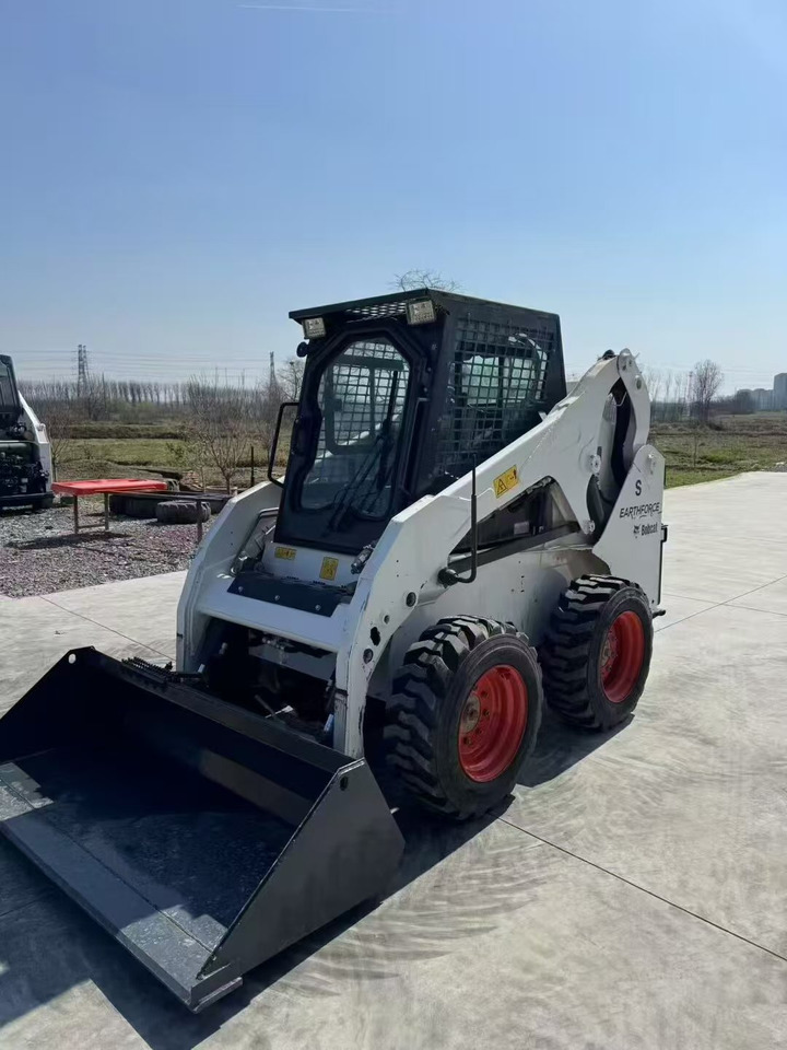 BOBCAT S180 - Мини-погрузчик с бортовым поворотом: фото 3 BOBCAT S180 - Мини-погрузчик с бортовым поворотом: фото 3