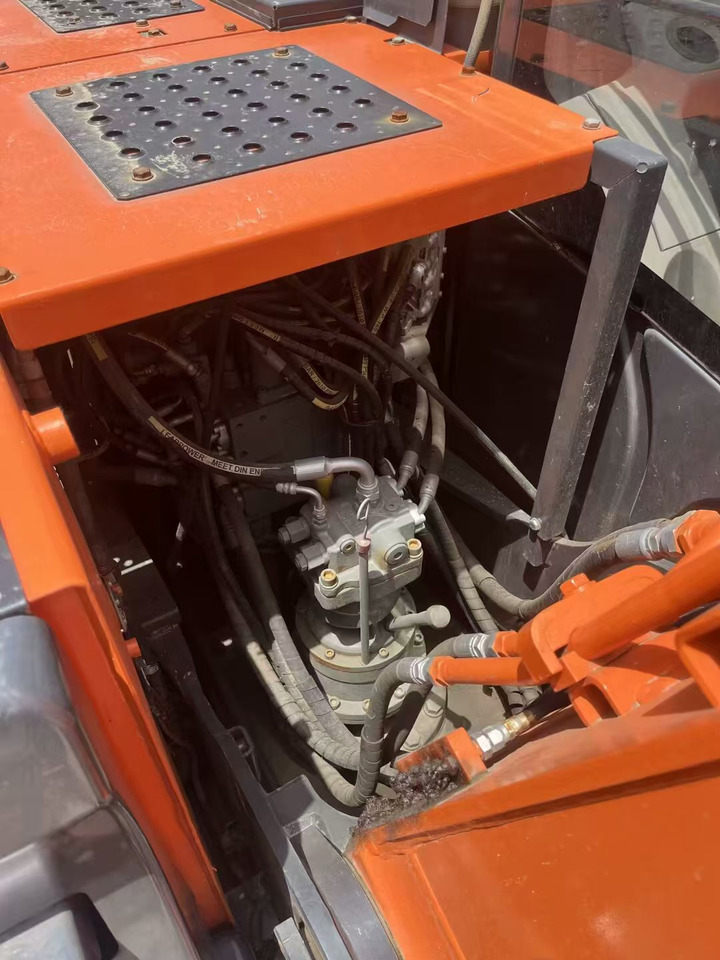 HITACHI ZX130 - Гусеничный экскаватор: фото 3 HITACHI ZX130 - Гусеничный экскаватор: фото 3
