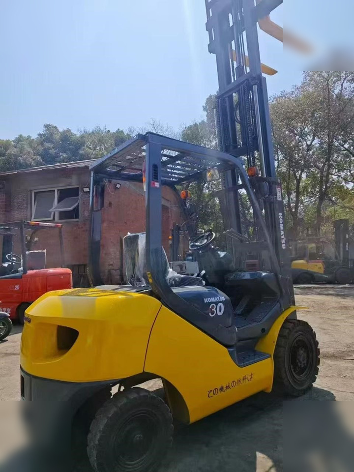 KOMATSU FD30-7 - Газовый погрузчик: фото 4 KOMATSU FD30-7 - Газовый погрузчик: фото 4