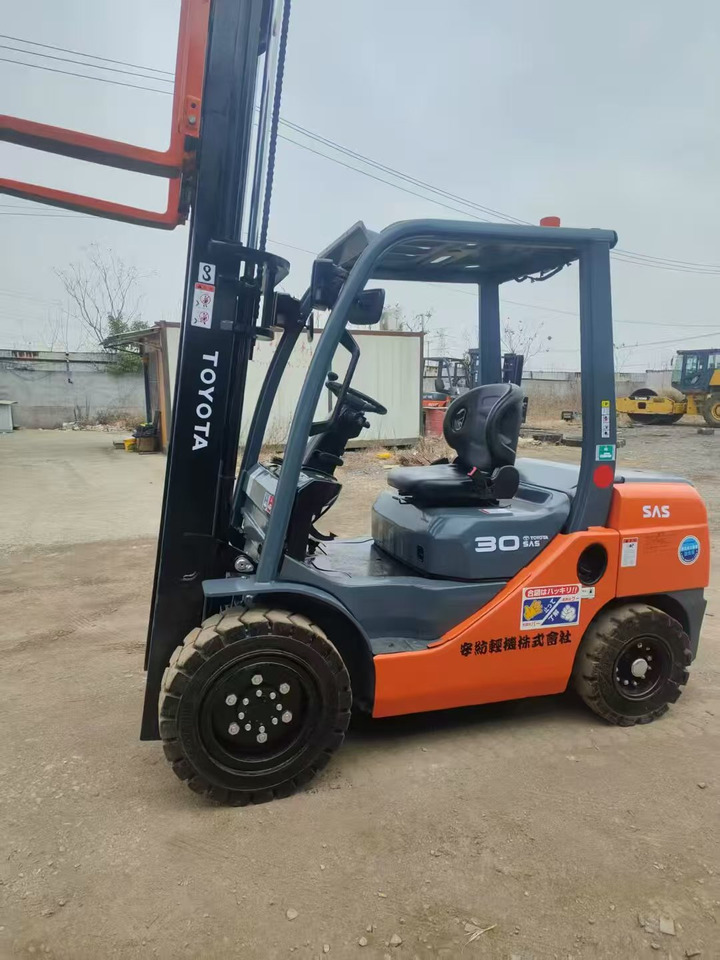 Toyata 3-ton - Вертикальный мачтовый подъемник: фото 3 Toyata 3-ton - Вертикальный мачтовый подъемник: фото 3