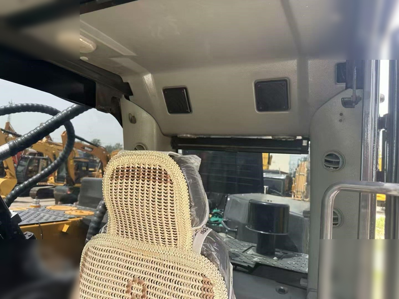 VOLVO EC300 - Гусеничный экскаватор: фото 2 VOLVO EC300 - Гусеничный экскаватор: фото 2