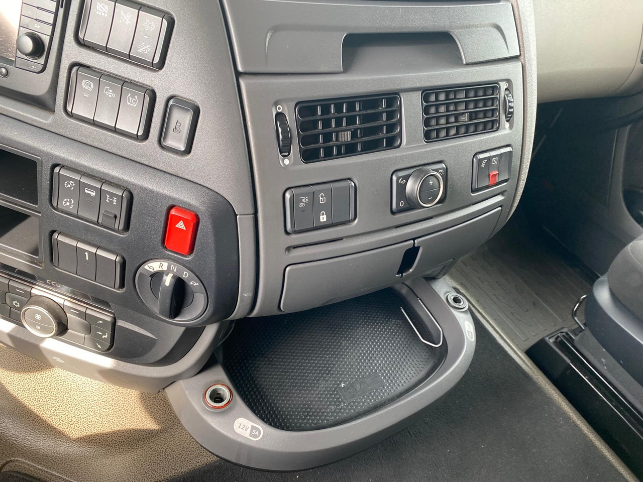 Тягач DAF XF 450: фото 13