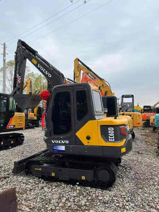 China Brand Used Volvo EC60D Mini Excavator 6ton Crawler Earth Digger Machine for Sale - Мини-экскаватор: фото 3 China Brand Used Volvo EC60D Mini Excavator 6ton Crawler Earth Digger Machine for Sale - Мини-экскаватор: фото 3