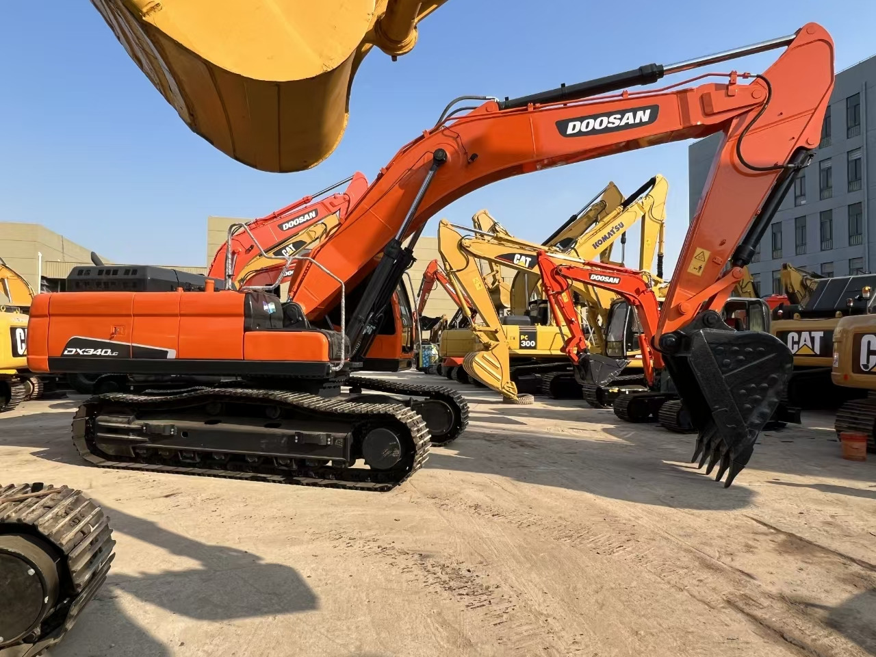 DOOSAN DX340 crawl excavator for sale in good price many units in stock - Гусеничный экскаватор: фото 5 DOOSAN DX340 crawl excavator for sale in good price many units in stock - Гусеничный экскаватор: фото 5