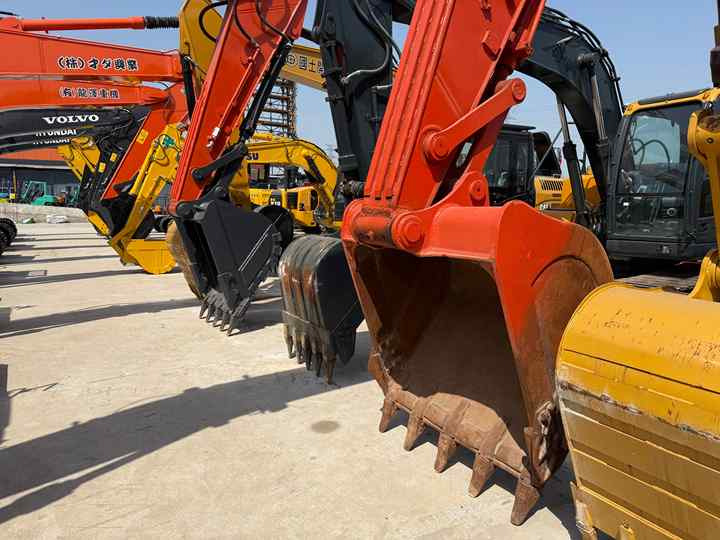 Hitachi Brand Zx210 Crawler Excavator 21tons Digger for Sale Used Hitachi Zx200 210 350 Excavator in Stock on Sale - Экскаватор: фото 5 Hitachi Brand Zx210 Crawler Excavator 21tons Digger for Sale Used Hitachi Zx200 210 350 Excavator in Stock on Sale - Экскаватор: фото 5